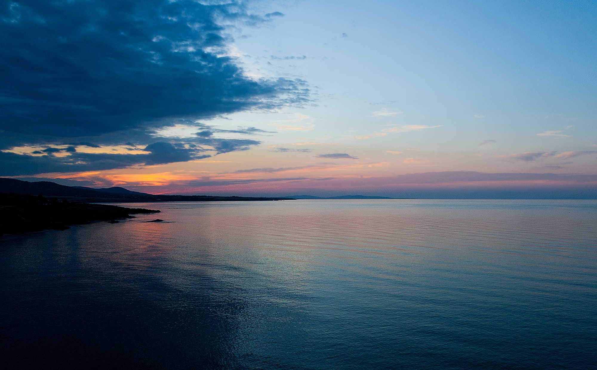 Морское озеро. Озеро Горизонт. Море озеро. Озера моря океаны. Море Сумерки.